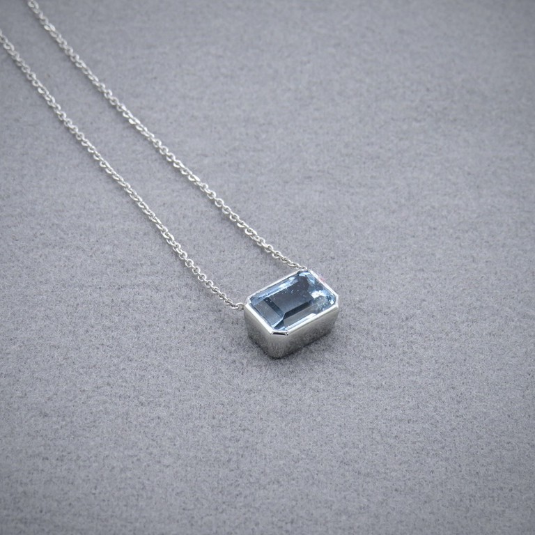 Aquamarine emerald cut pendant in platinum