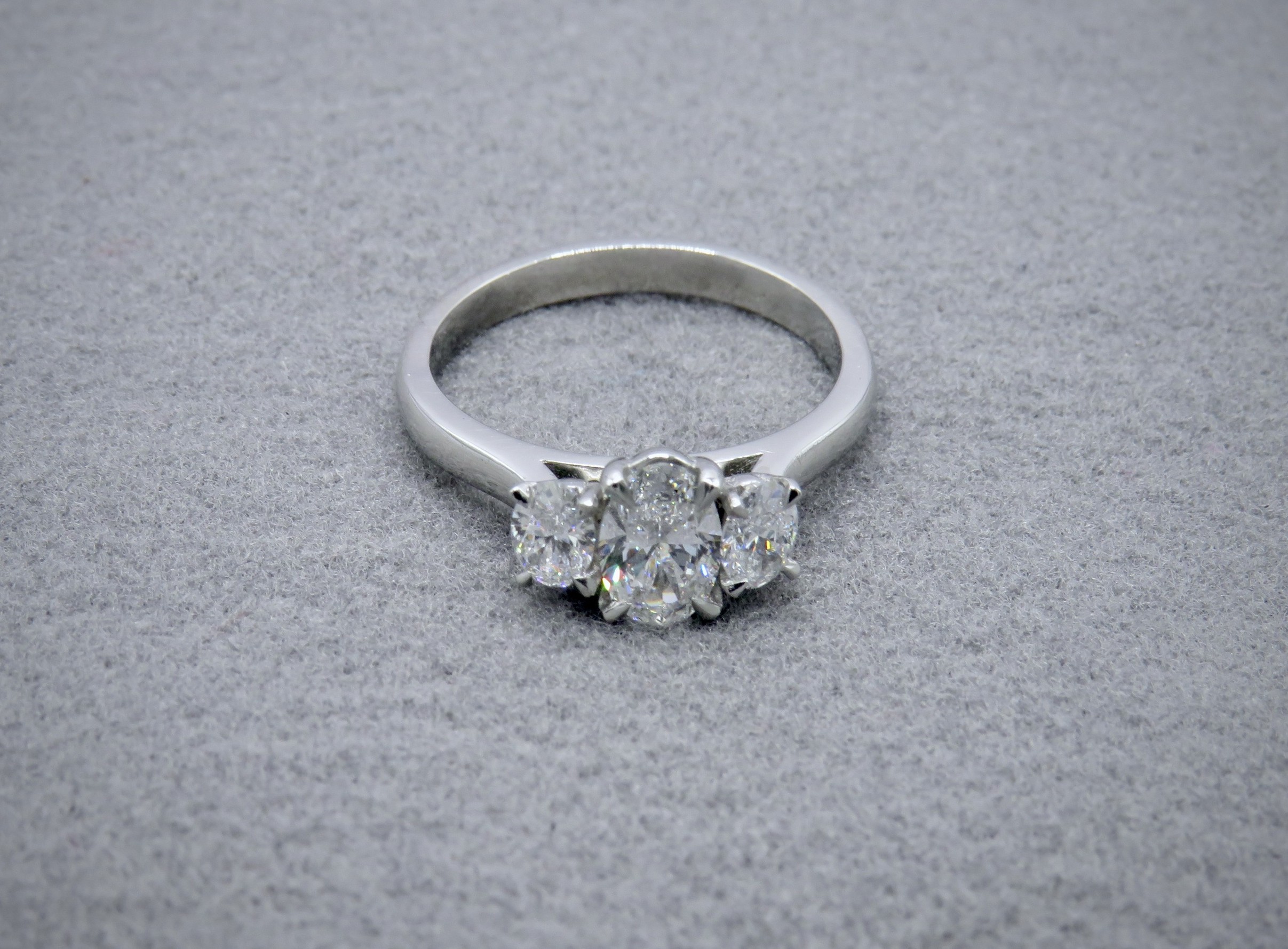 Oval Diamond trilogy ring