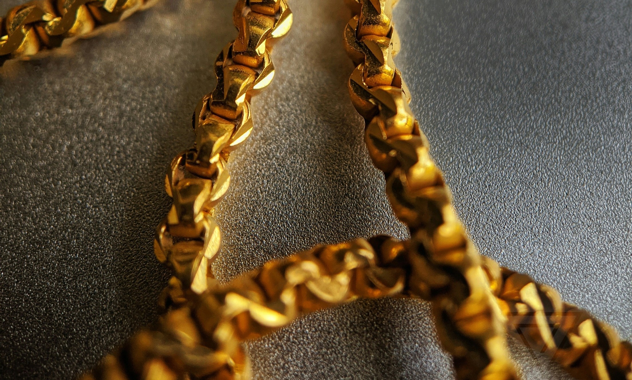 gold chain jewellery