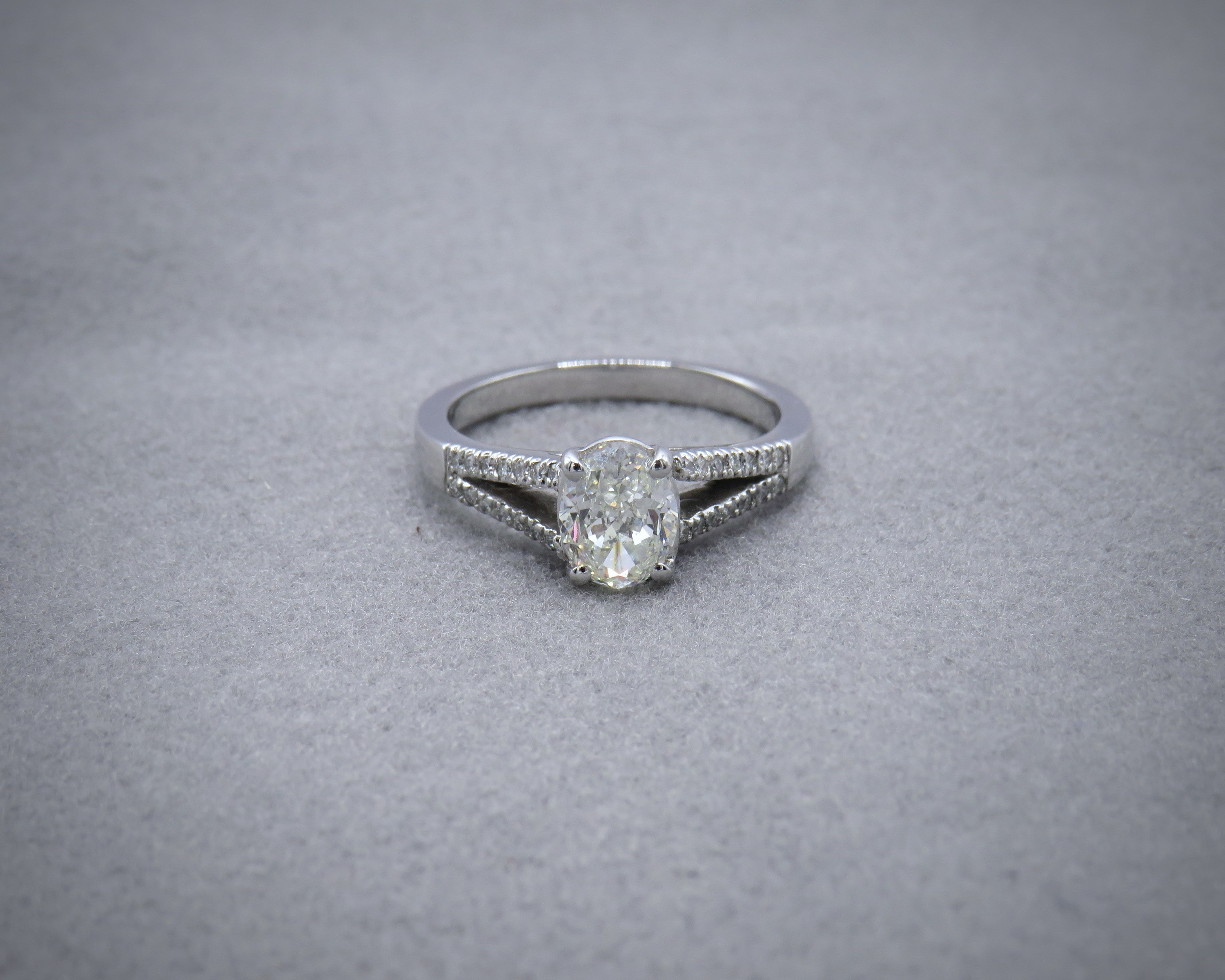 Oval diamond with diamond split shank