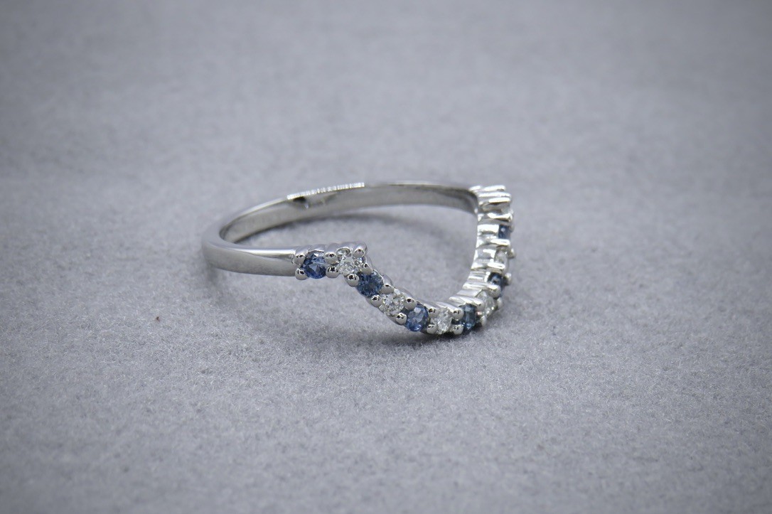 sapphire and diamond curved wedding band