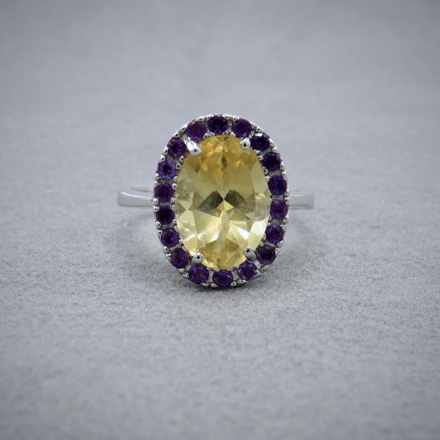 Citrine Ring with Amethyst's